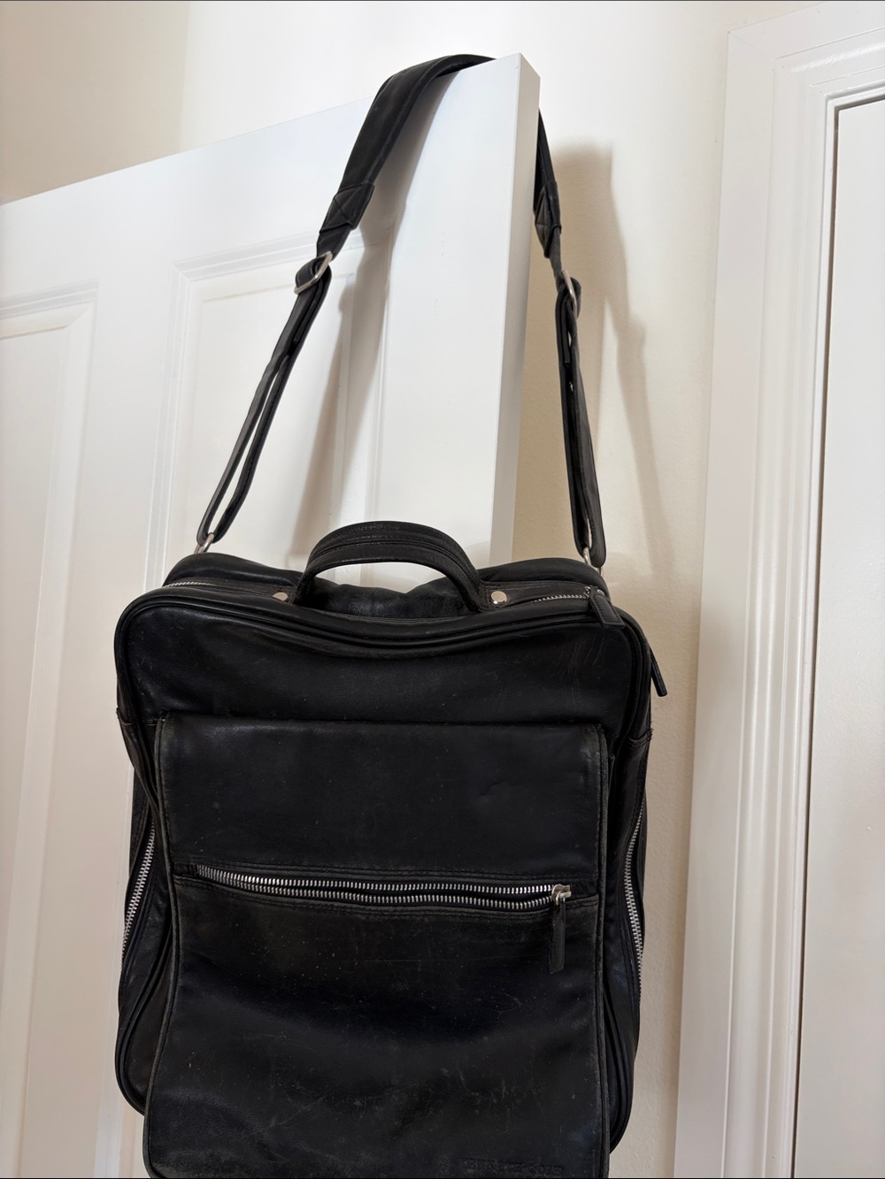Kenneth Cole Black Leather Men’s Shoulder Bag